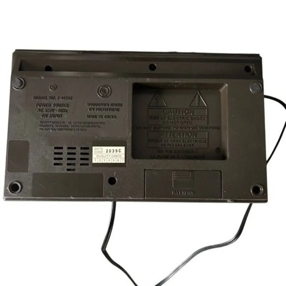 General Electric GE Model 7-4634B Electronic Digital FM/AM Clock Radio